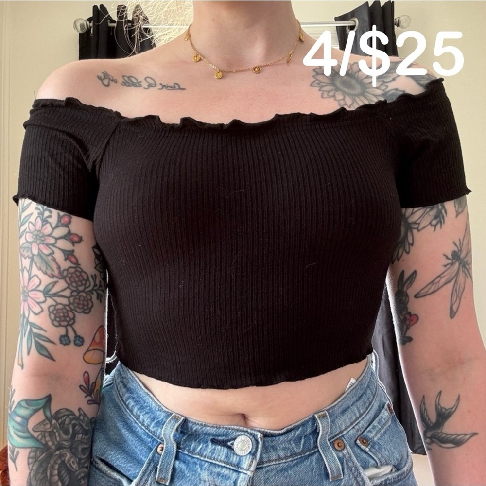 Ruffled Black Cropped Off‎ the Shoulder Shirt